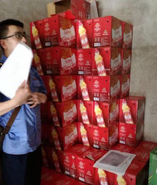 山寨版国宾啤酒现身重庆 快看看你喝的是什么.jpg