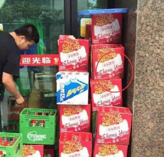 山寨版国宾啤酒现身重庆 快看看你喝的是什么.jpg